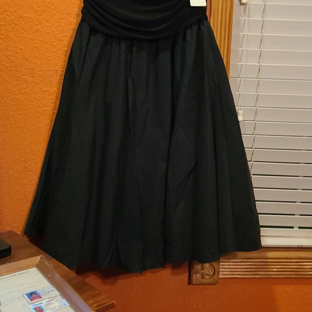Dress - Picture 2 of 4